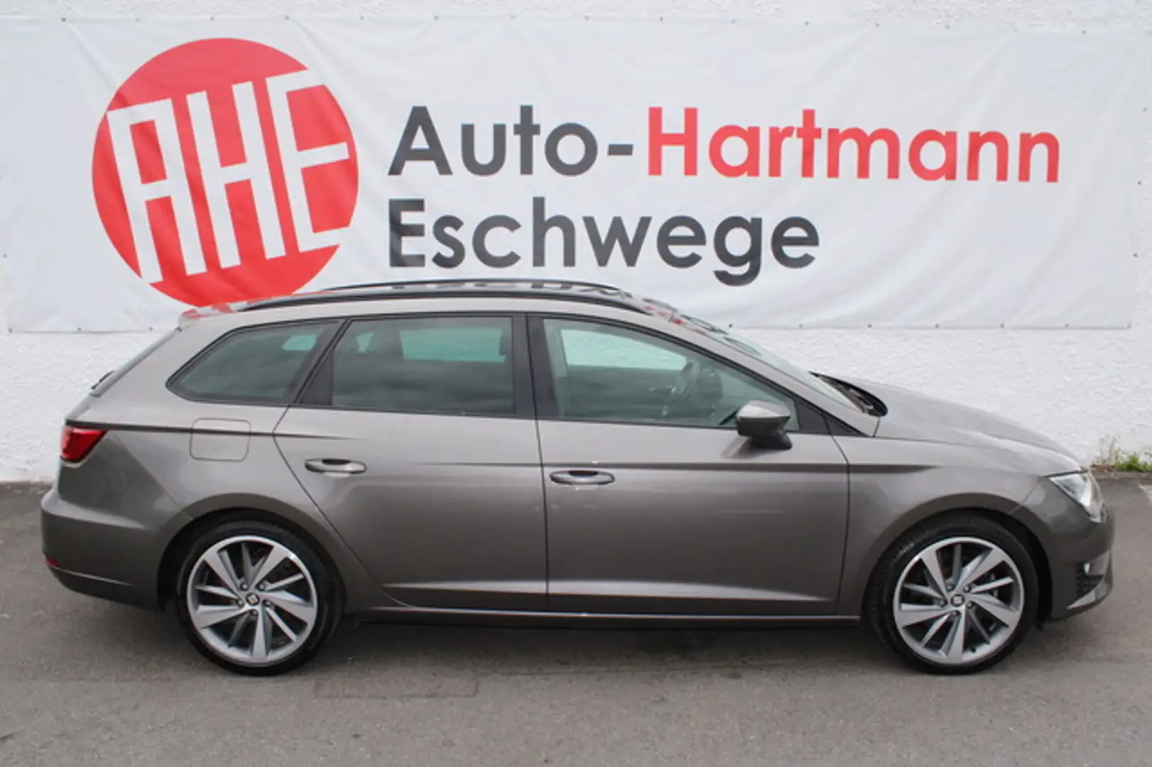 SEAT Leon ST 2.0 TDI FR DSG LED Navi Fahrass Pano DAB Gris - 2