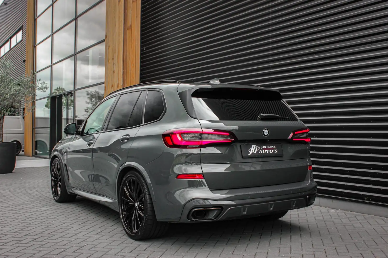 BMW X5 XDrive45e High Executive / HEAD- UP / PANO- DAK / Grijs - 2