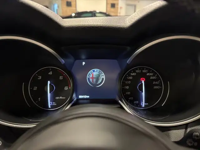 Alfa Romeo Stelvio view 13