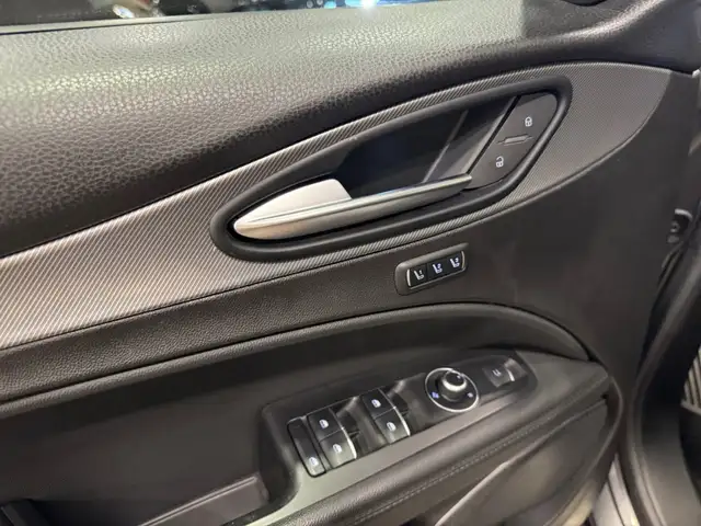Alfa Romeo Stelvio view 9
