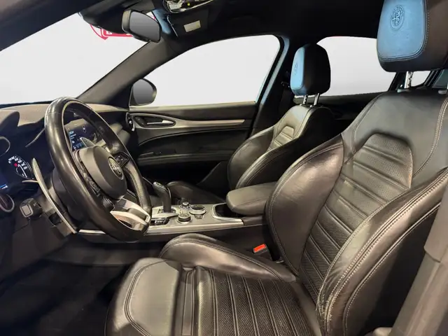 Alfa Romeo Stelvio view 8