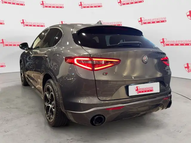Alfa Romeo Stelvio view 4