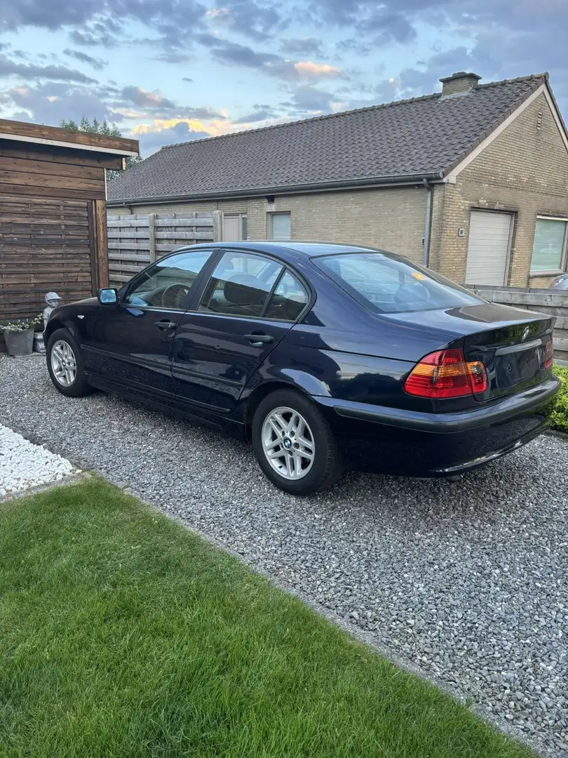 BMW 318 318d - 1