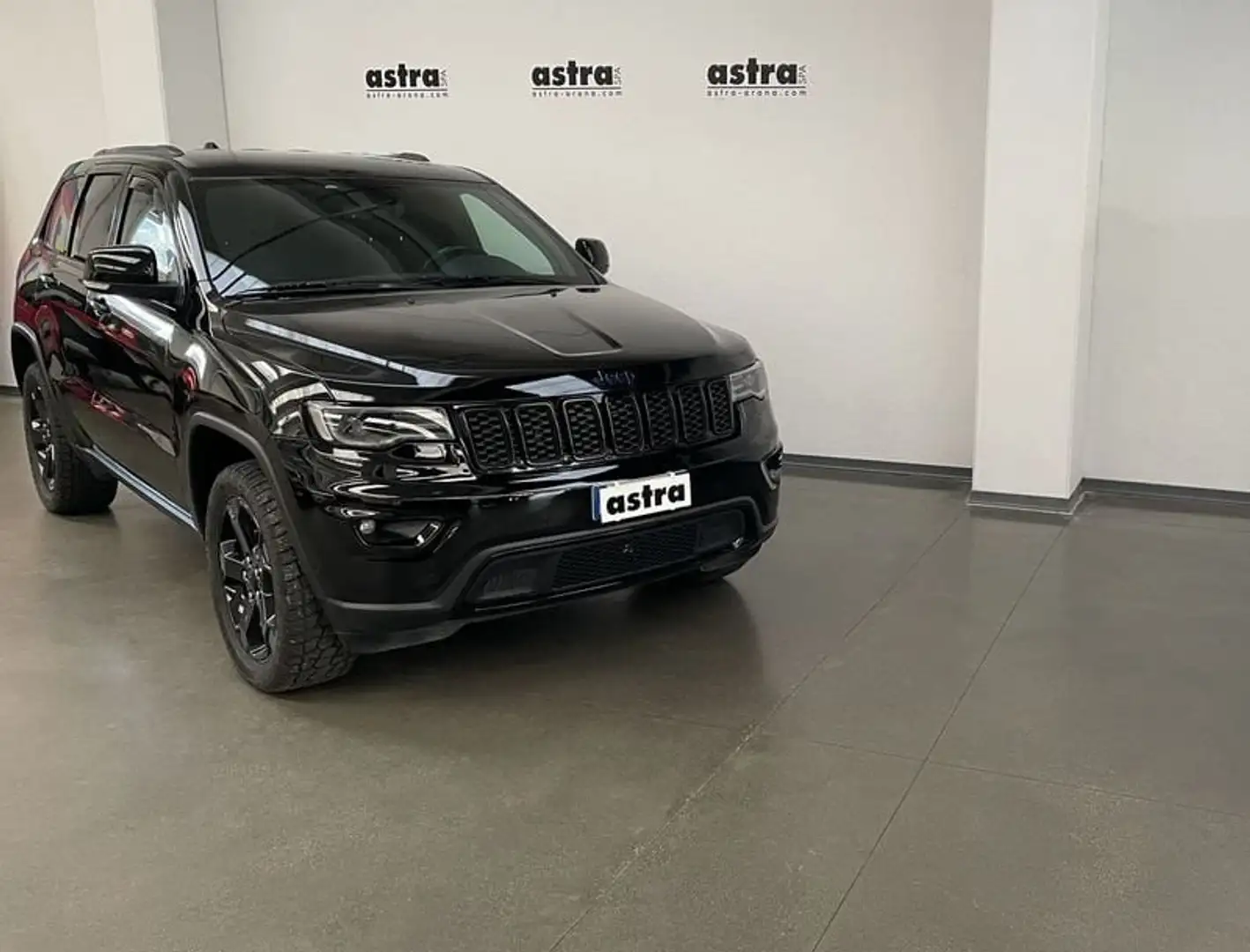 Jeep Grand Cherokee 3.0 V6 CRD 250 CV Multijet II Upland Zwart - 1