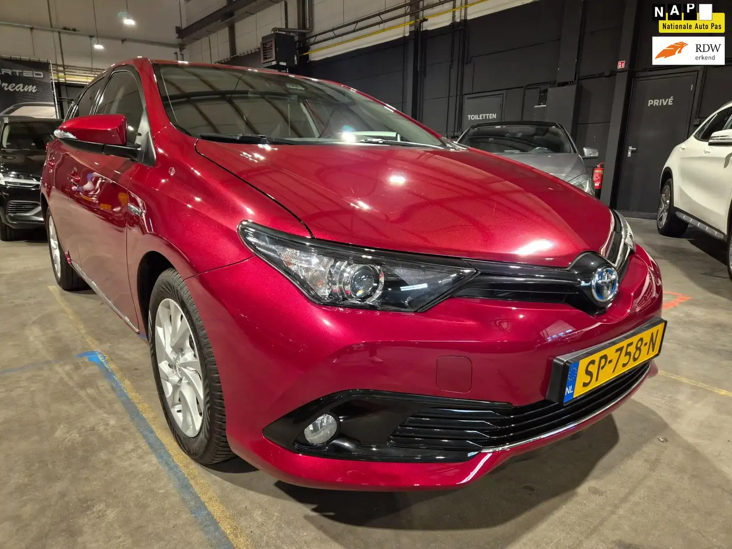 Toyota Auris 1.8 Hybrid Dynamic - 1e Eigenaar - Dealeronderhoud Rouge - 1