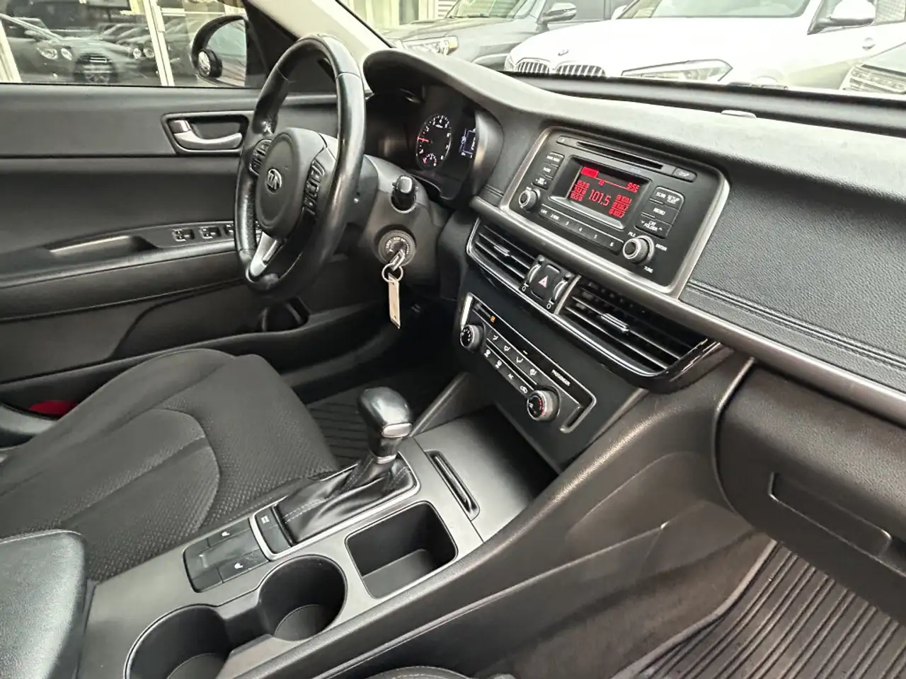 Kia Optima снимка Kia Optima