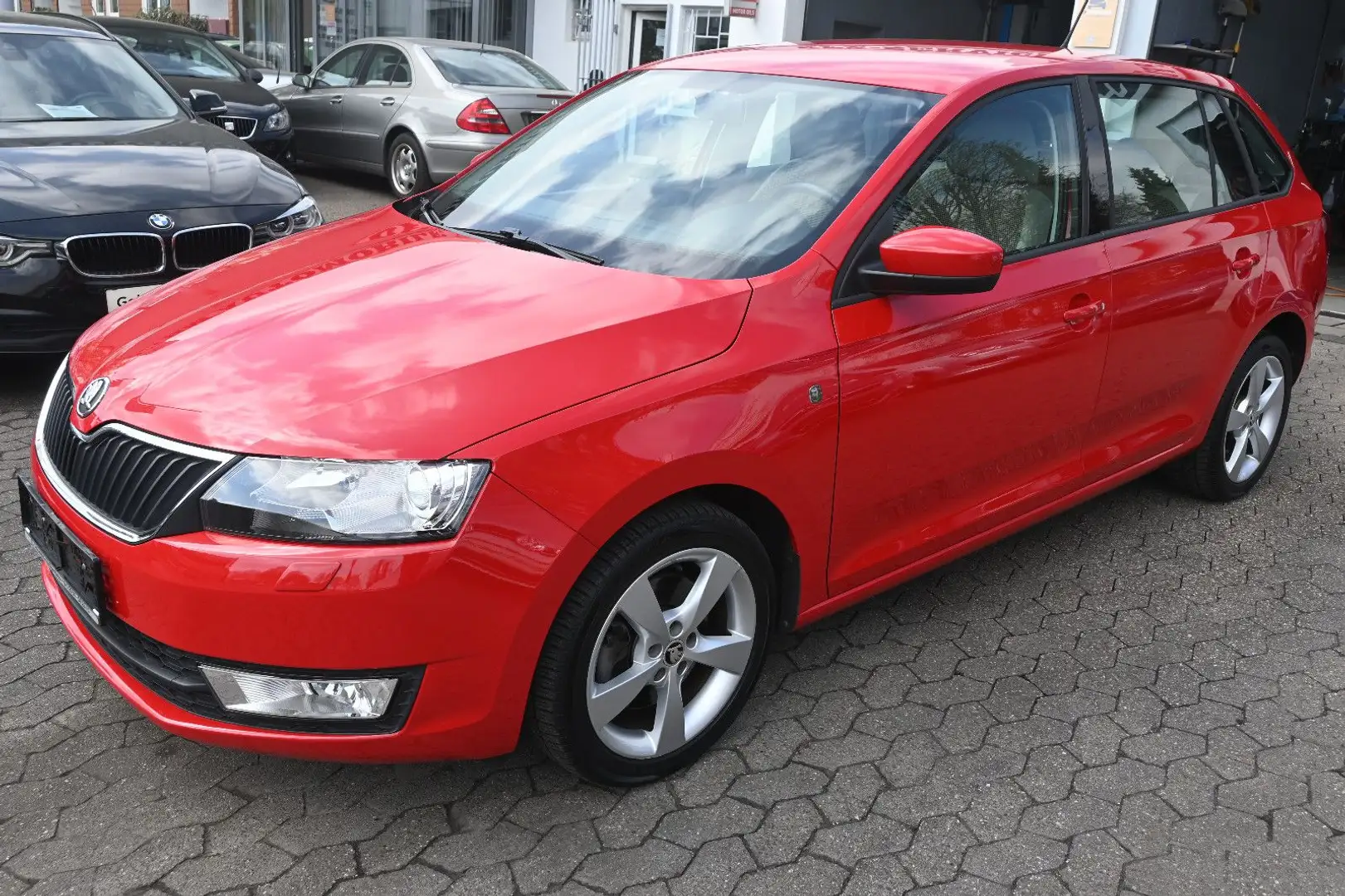 Skoda Rapid/Spaceback Spaceback*Automatik*1.Hand*Erst.53tkm*PDC Червоний - 1