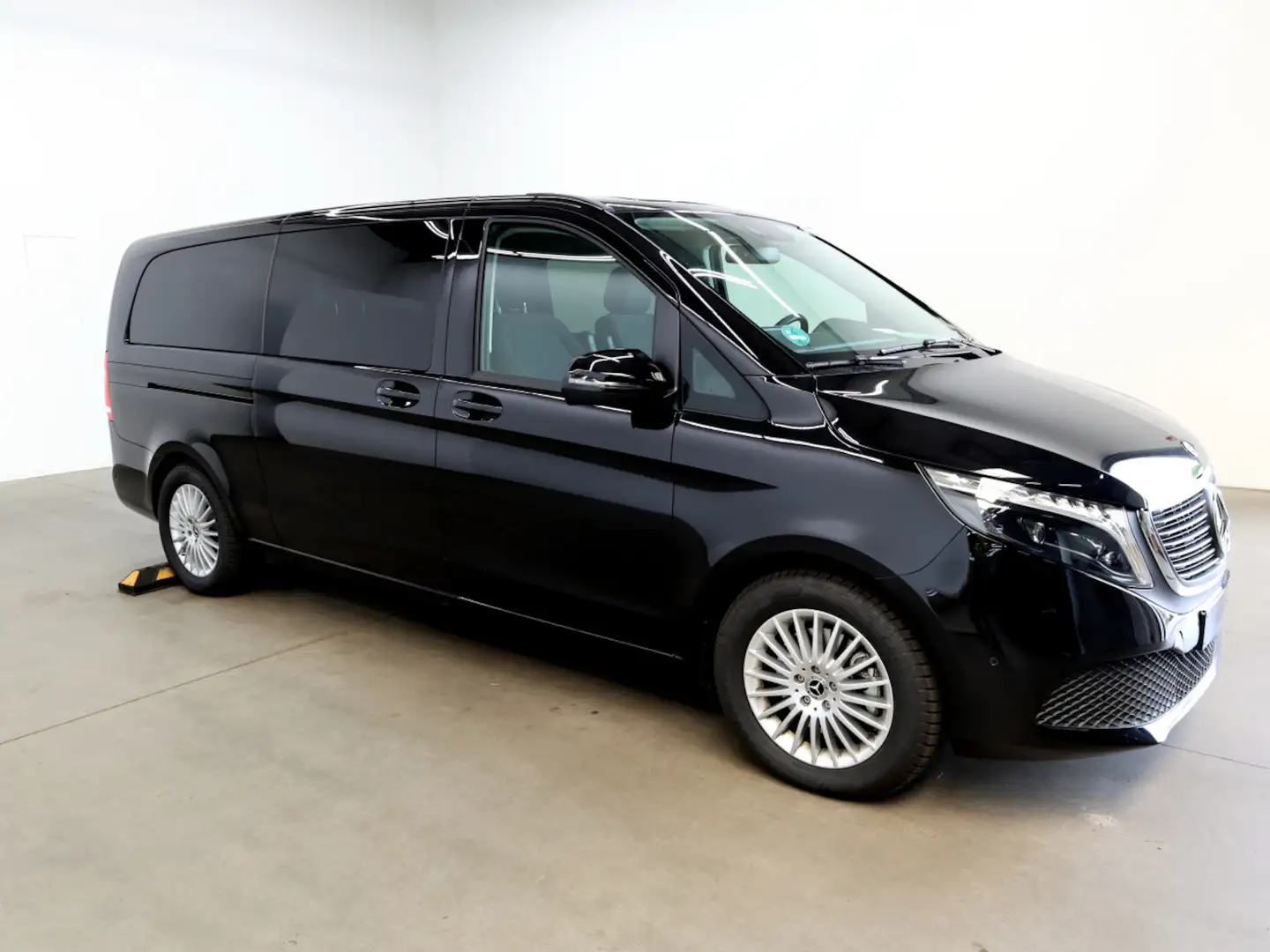 Mercedes-Benz EQV 300 Extralang,8Sitze,2xelektr.Schiebetür,LED Zwart - 2