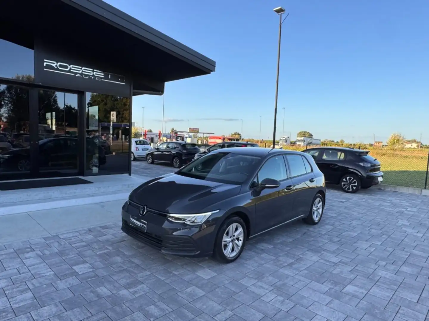 Volkswagen Golf 1.0 TSI EVO Life ANCHE NEOPATENTATI Gris - 1