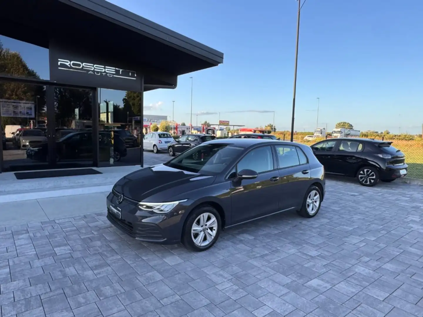 Volkswagen Golf 1.0 TSI EVO Life ANCHE NEOPATENTATI Gris - 2