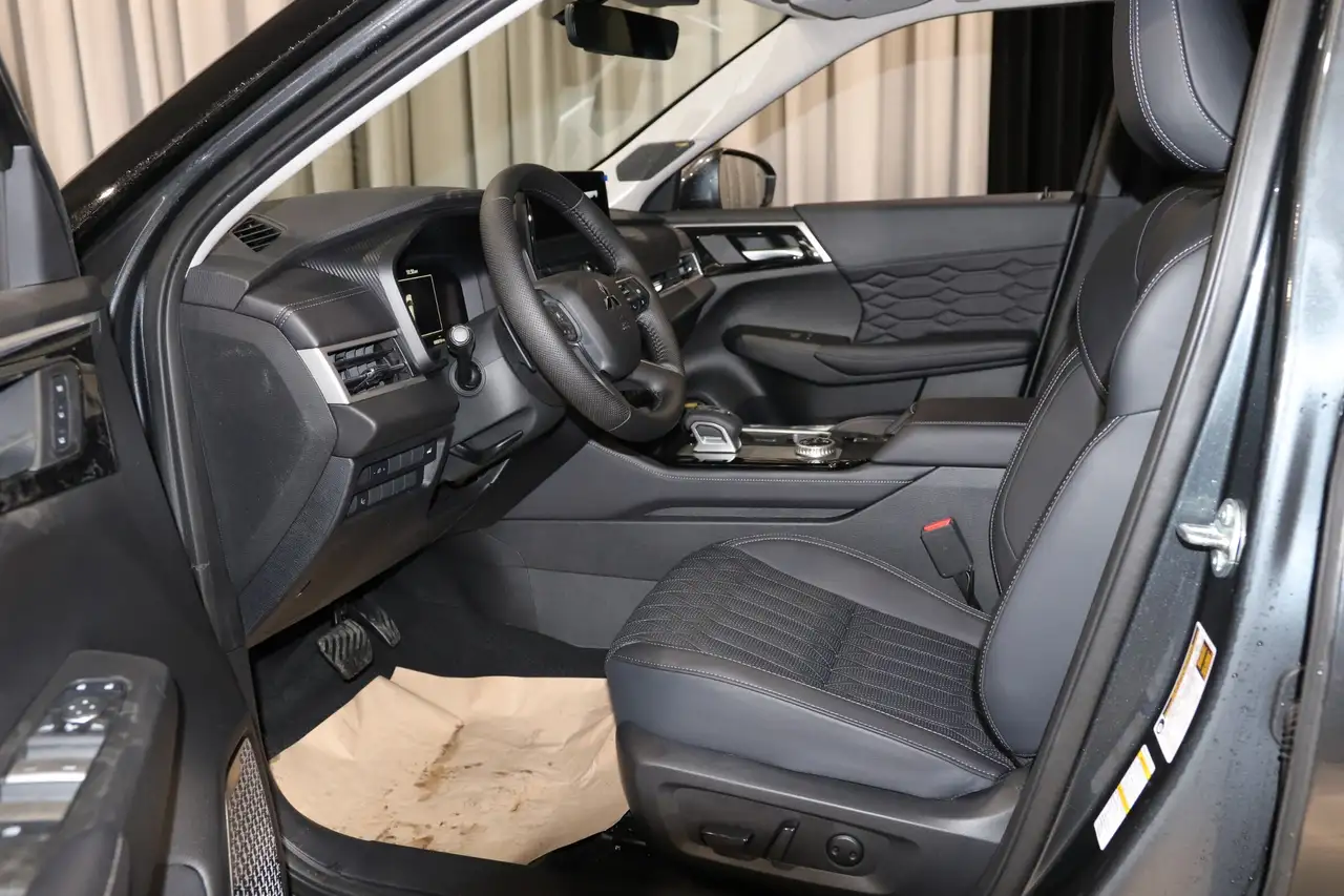 Mitsubishi Outlander снимка Mitsubishi Outlander