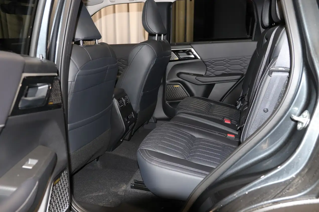 Mitsubishi Outlander снимка Mitsubishi Outlander