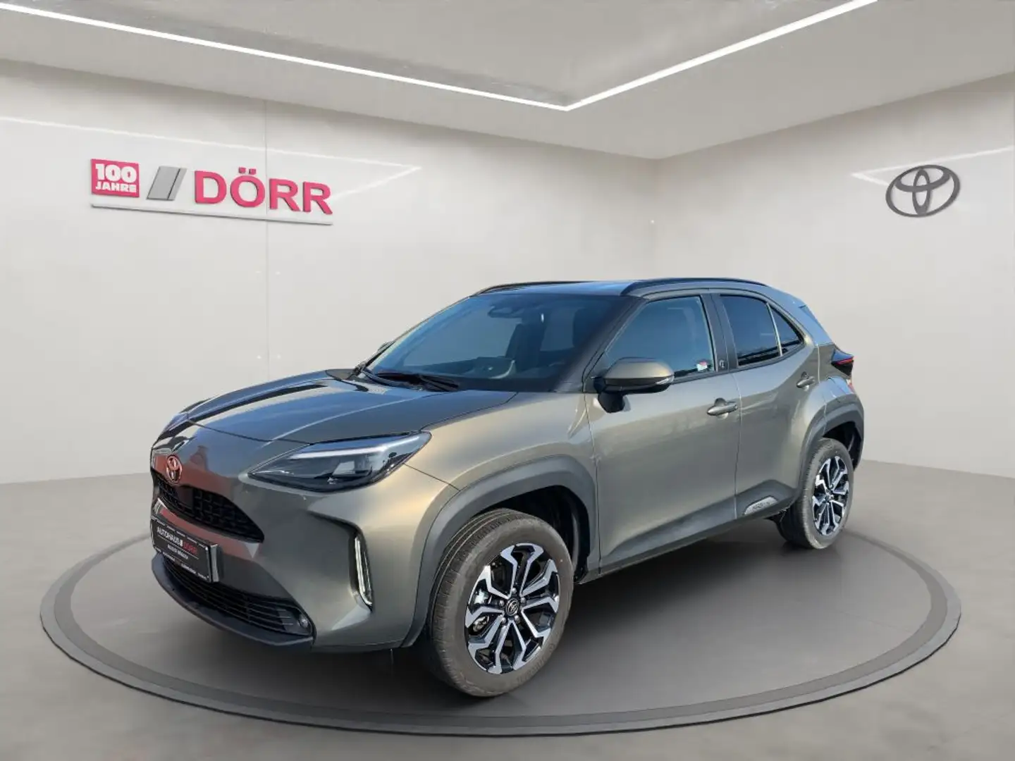Toyota Yaris Cross Hybrid 130 1.5 VVT-i Team D Winter-Paket* Grau - 1