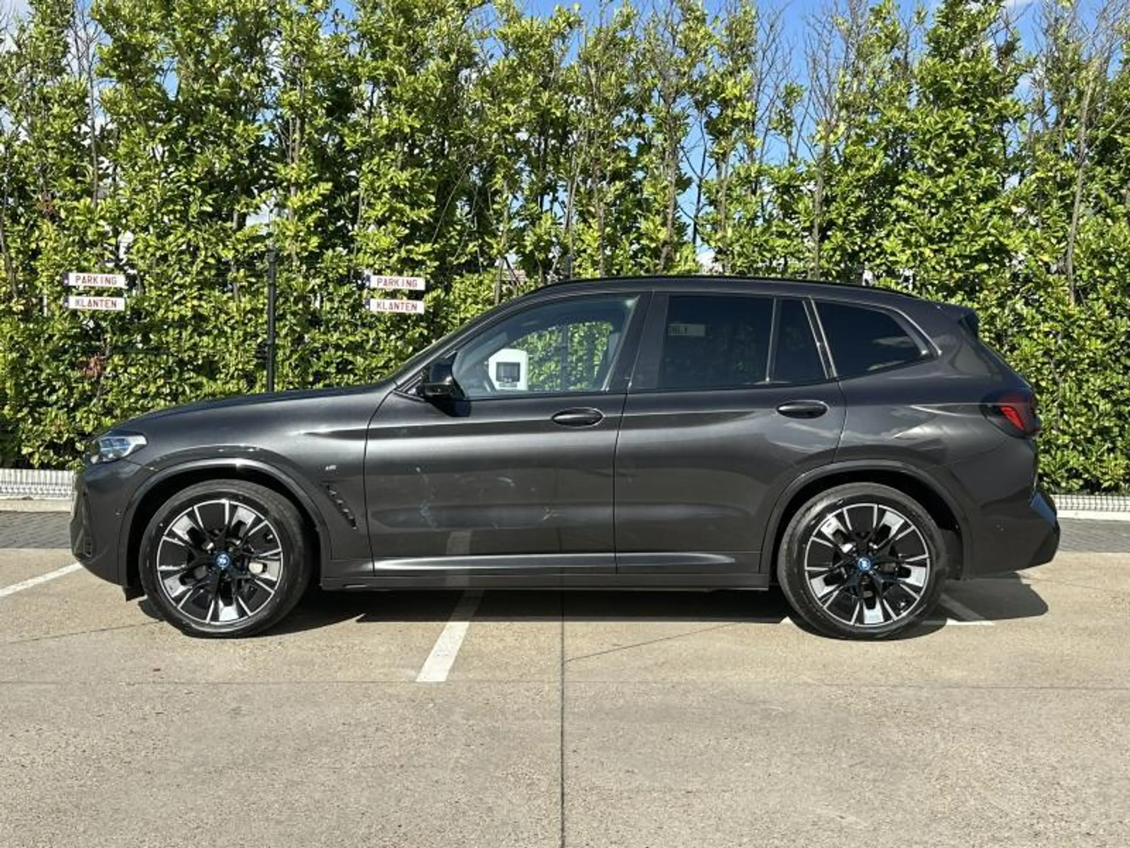 BMW iX3 Impressive — photo 15
