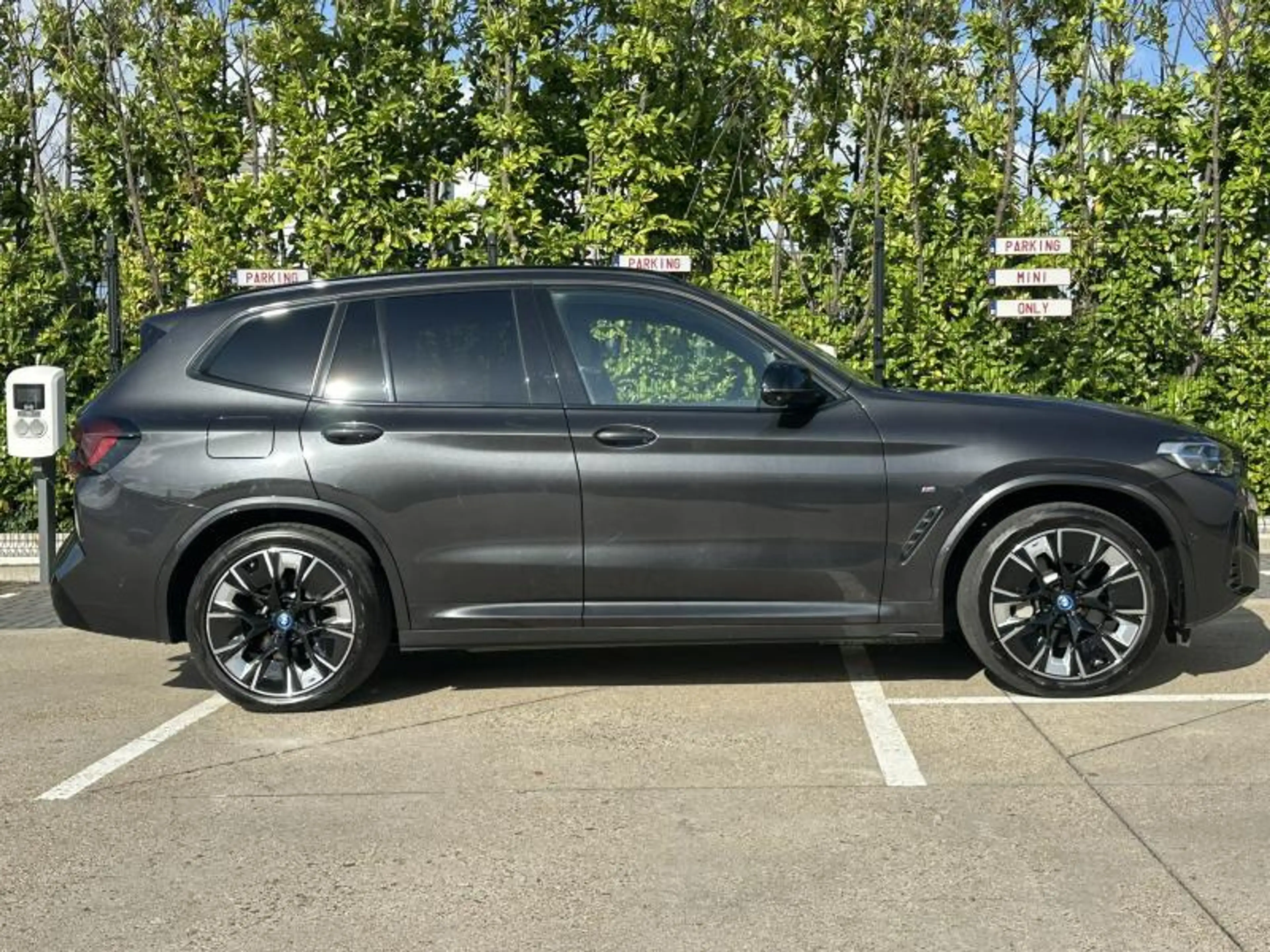 BMW iX3 Impressive — photo 3