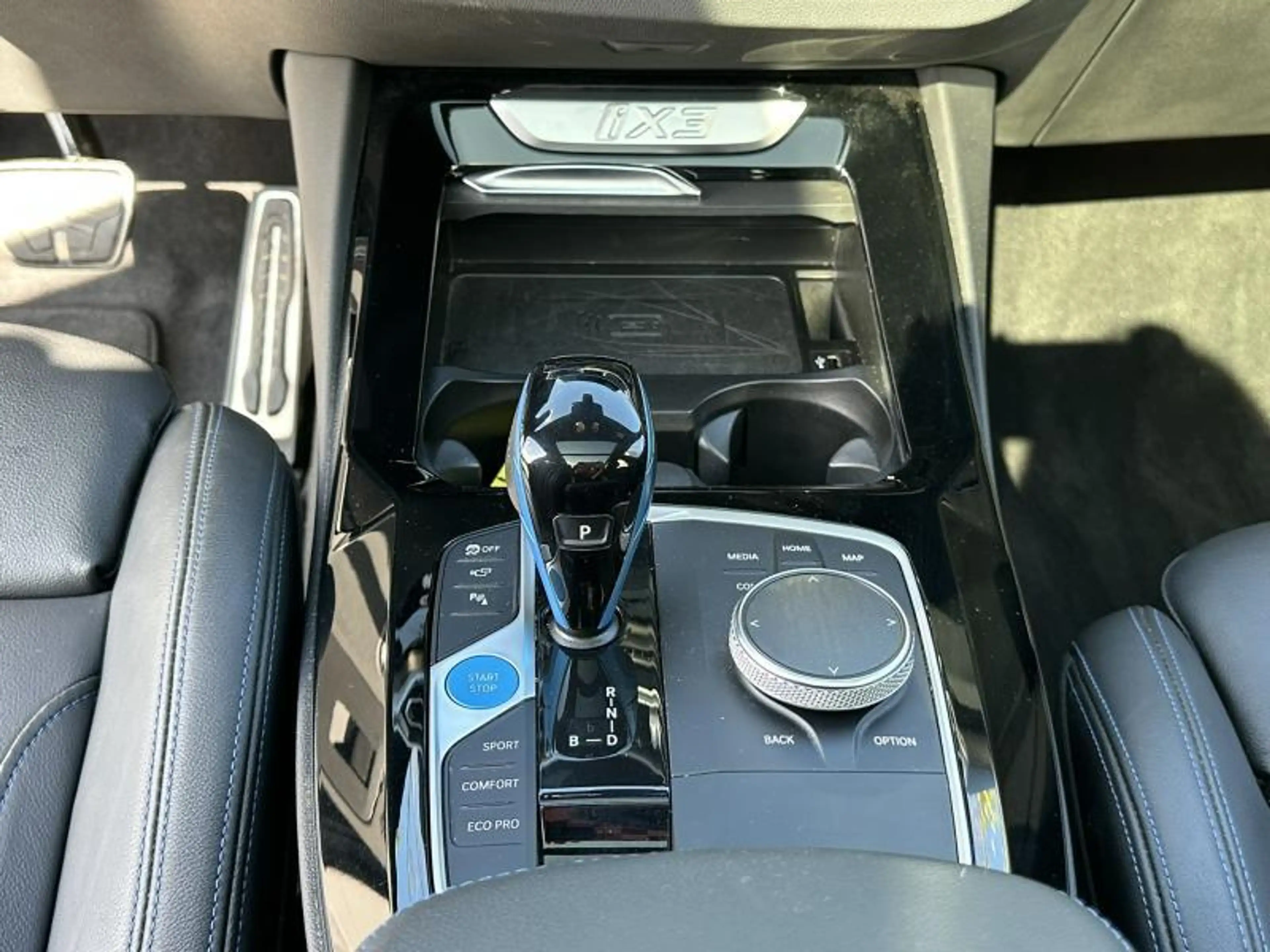 BMW iX3 Impressive — photo 12