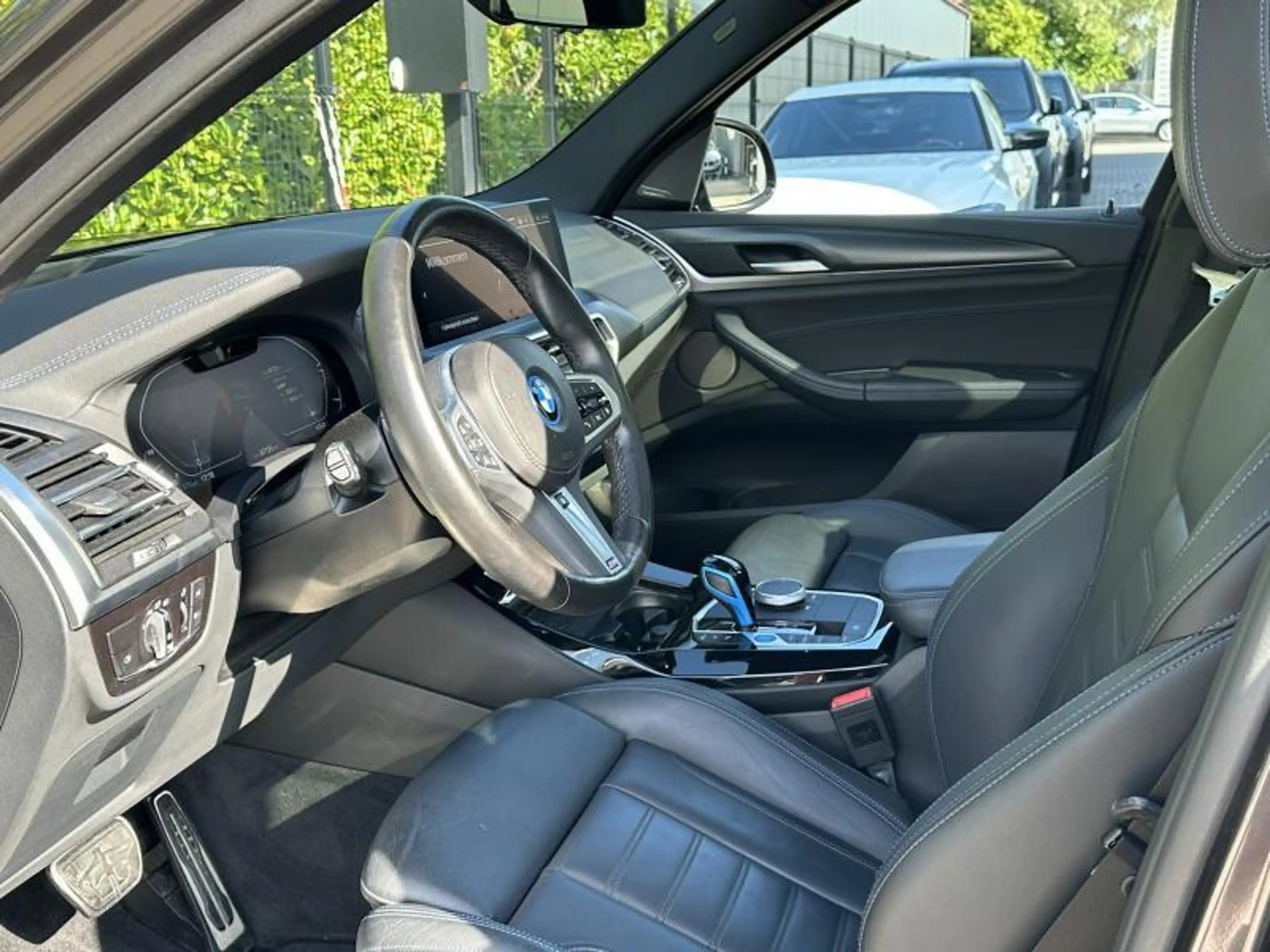 BMW iX3 Impressive — photo 6