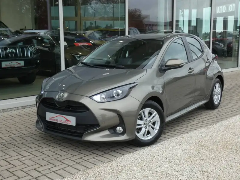 TOYOTA Yaris