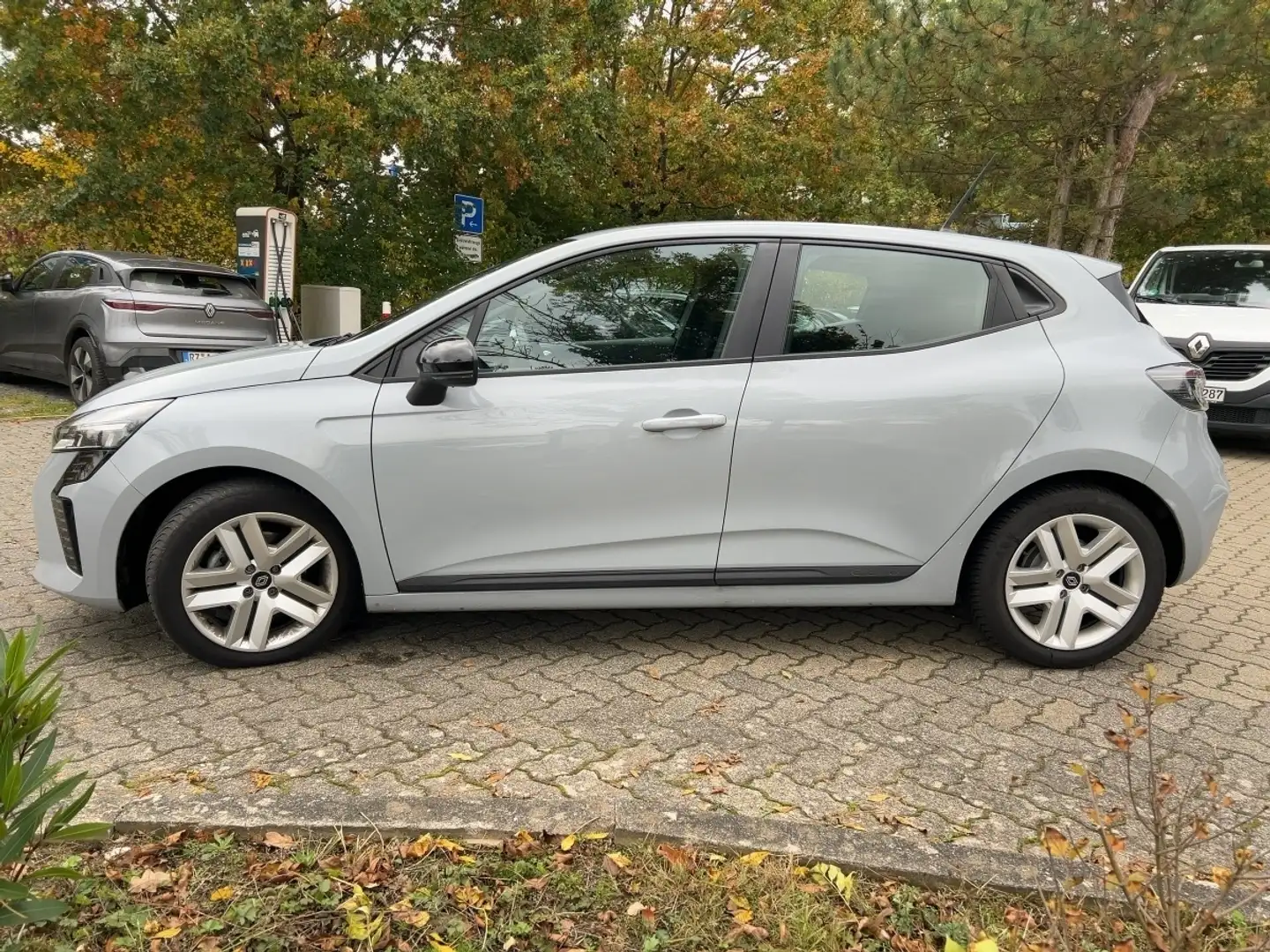 Renault Clio V E-Tech Hybrid 145 Evolution Grau - 2