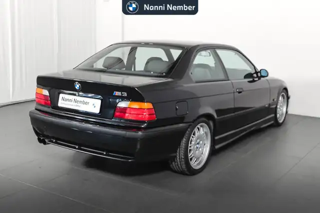 BMW M3 view 3