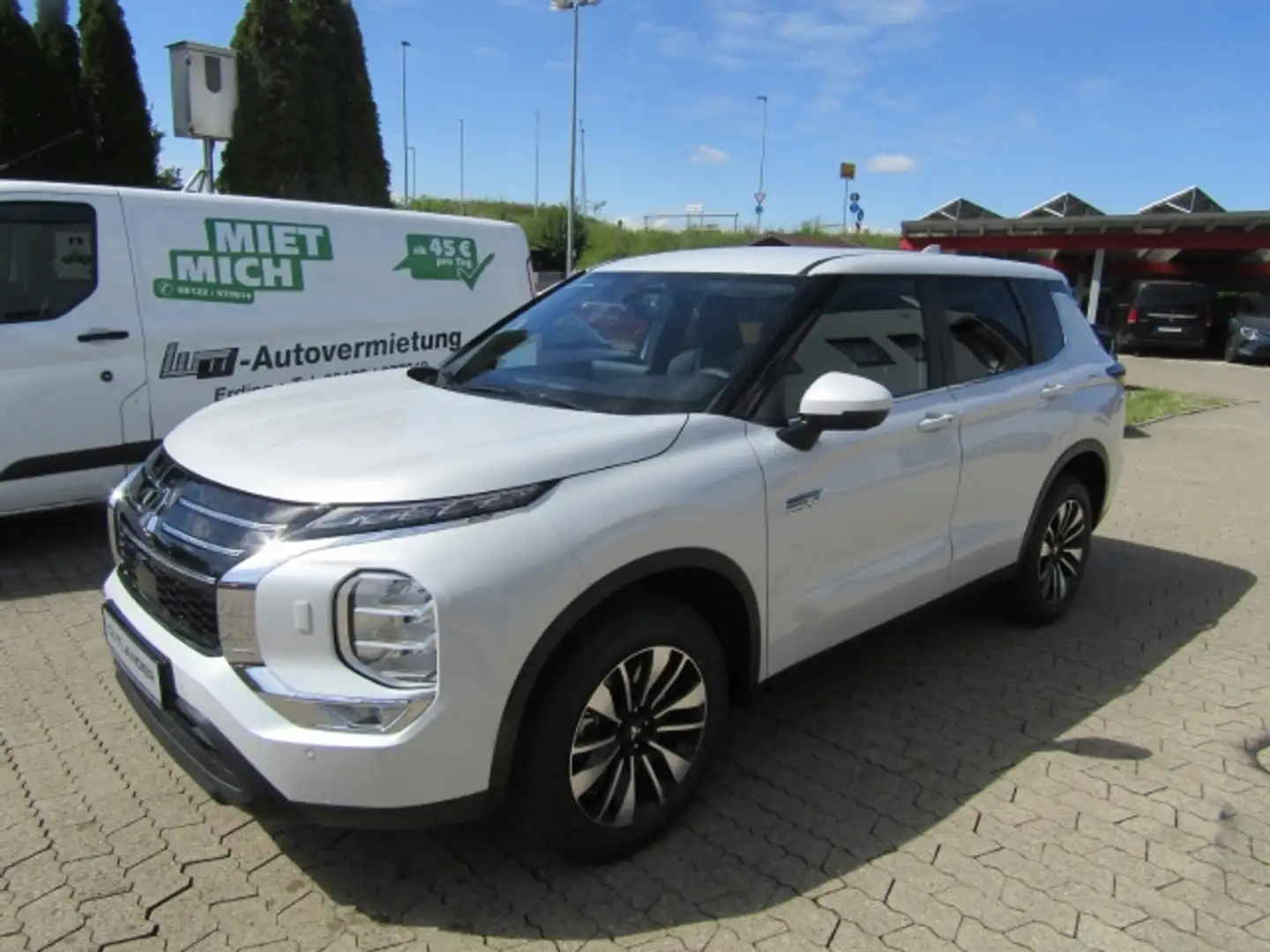 Mitsubishi Outlander Plug-in Hybrid 2.4 Plus MIVEC NAVI LED RFK ACC GRA Weiß - 1
