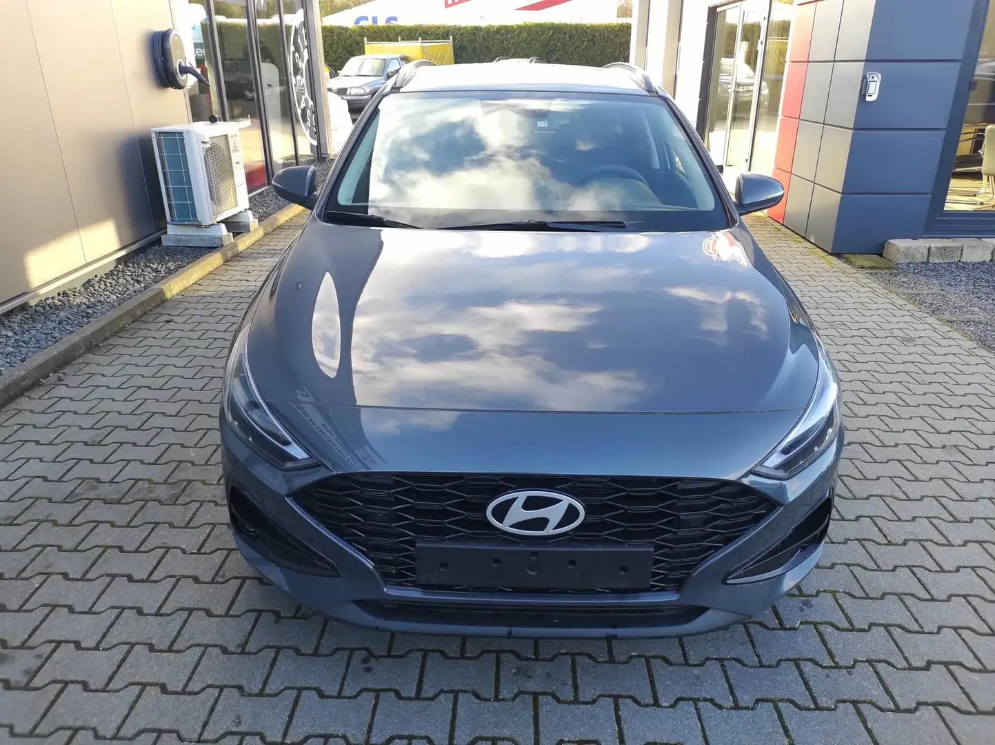 Hyundai i30 SW 1.5 MJ25*Navi*LED*Shzg*PDCv&h*Cam*16 Gris - 2