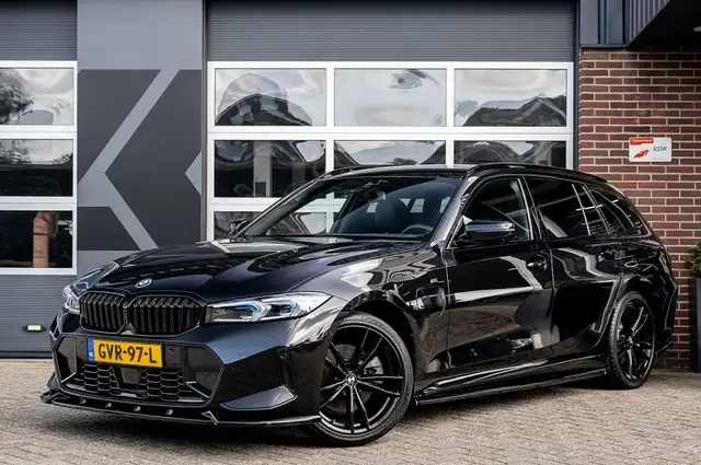 BMW 330 330e Touring M Sport | Maxton | ACC | Trekhaak | S