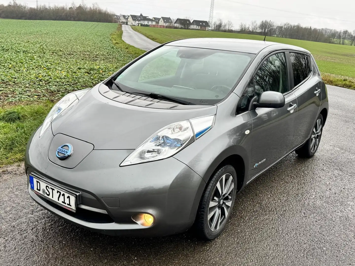 Nissan Leaf Leaf 24 kWh (mit Batterie) Tekna Grau - 1