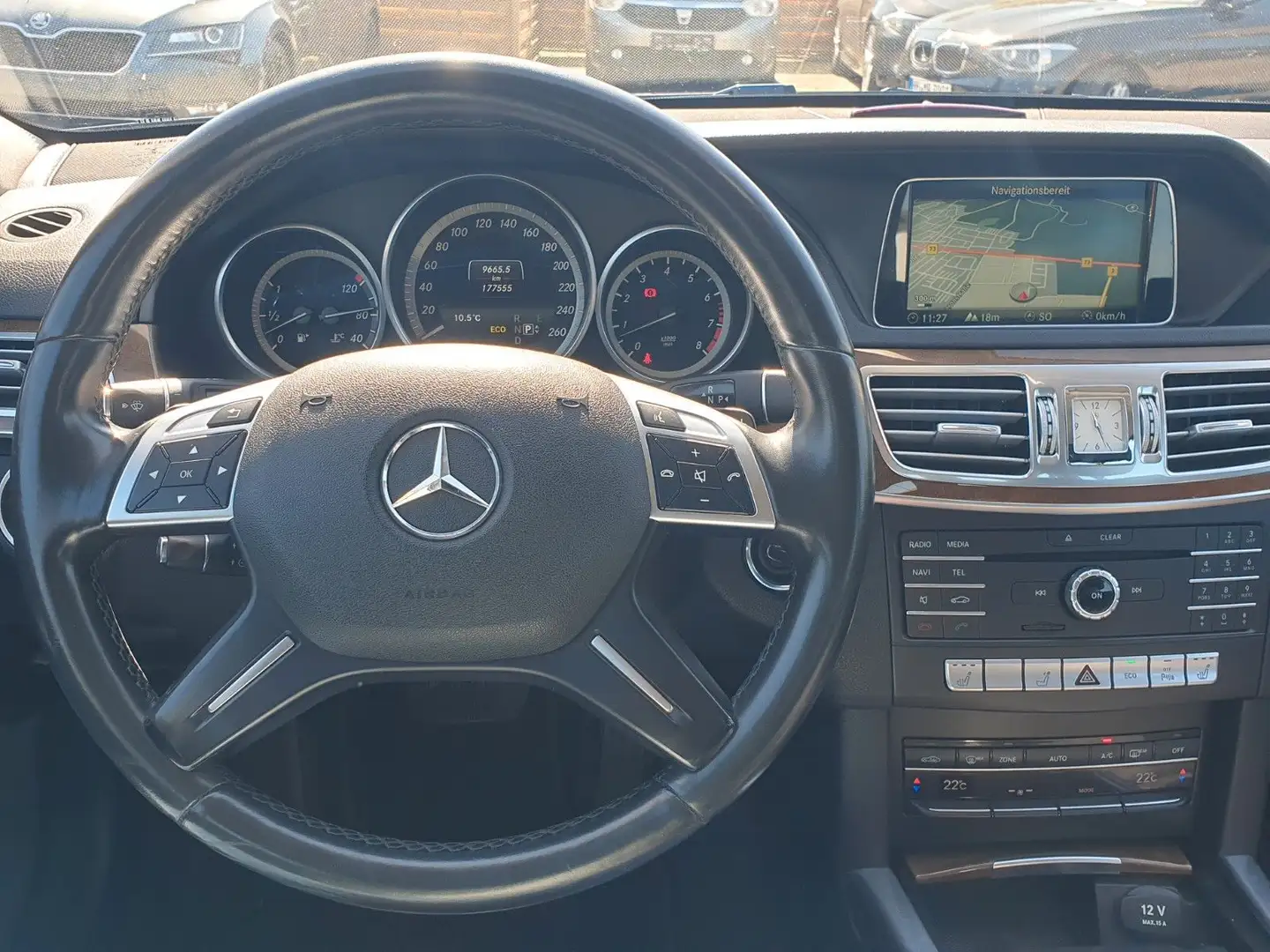 Mercedes-Benz E 250 T-Modell CGI BlueEfficiency*LED*Navi*AHK* Schwarz - 2