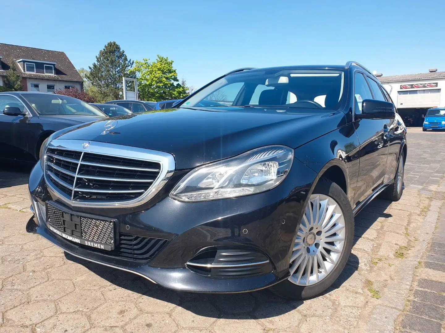 Mercedes-Benz E 250 T-Modell CGI BlueEfficiency*LED*Navi*AHK* Schwarz - 1