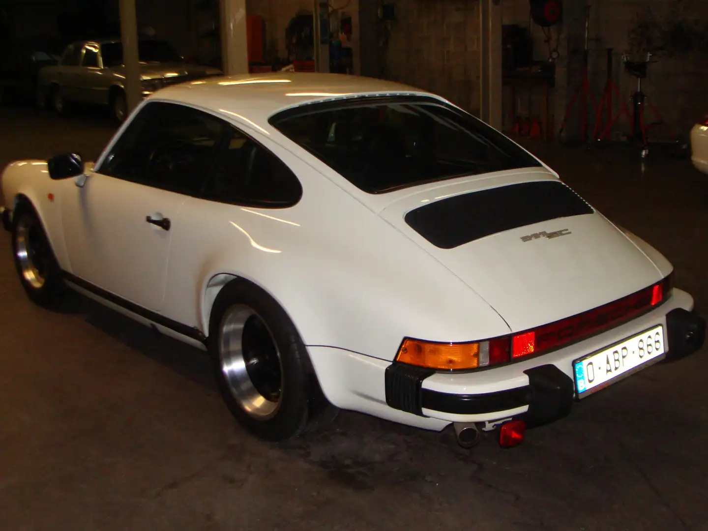 Porsche 911 3.0 SC Matching Number Porsche Approved White - 2