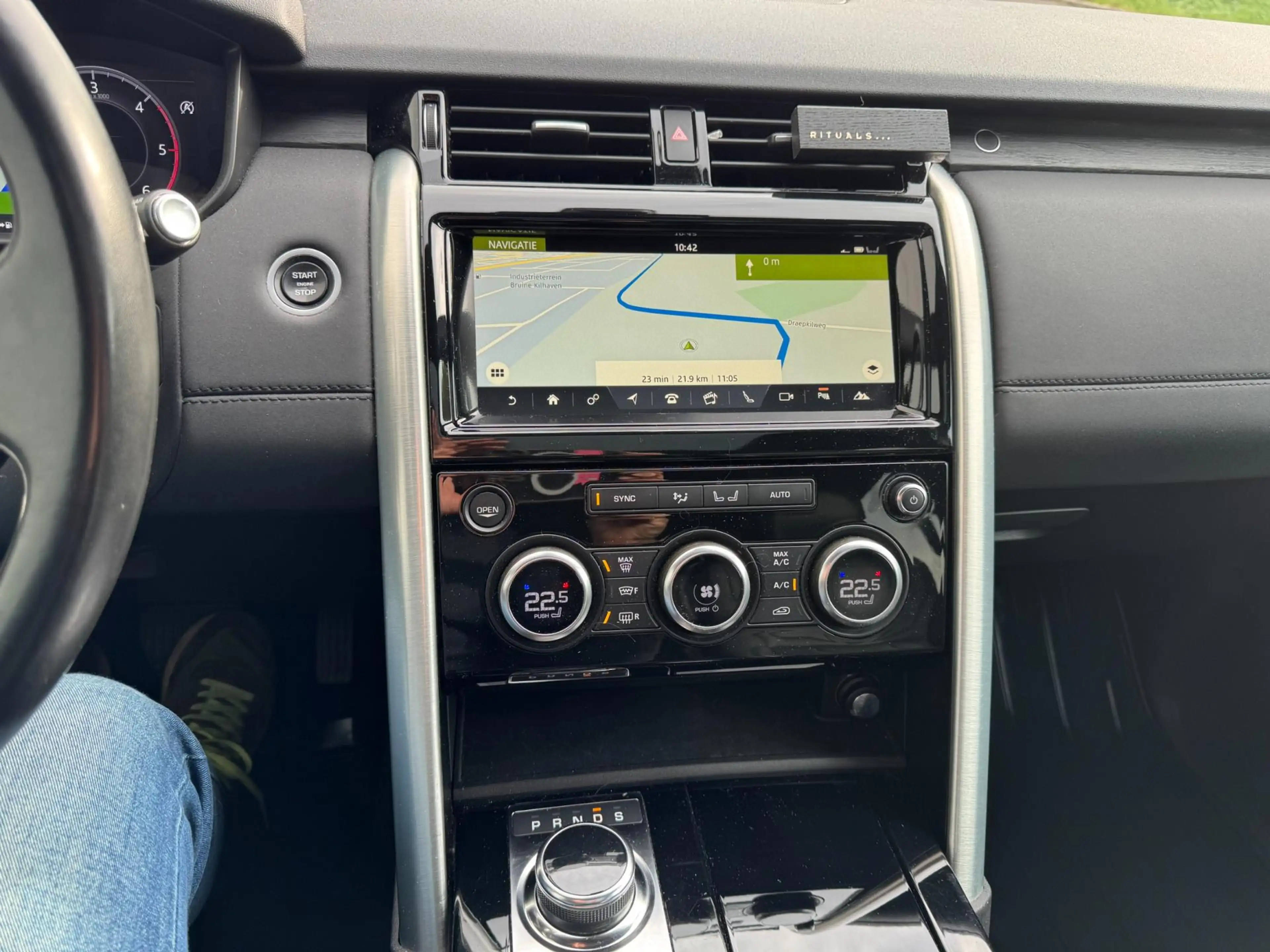 Land Rover Discovery 3.0TDV6 HSE FULL OPTIONS — photo 11