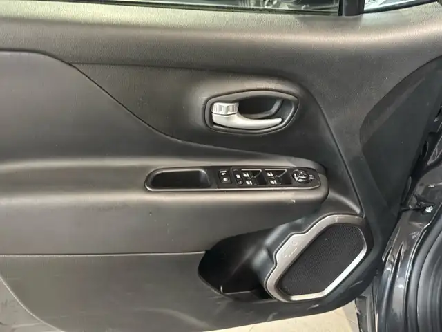 Jeep Renegade view 15
