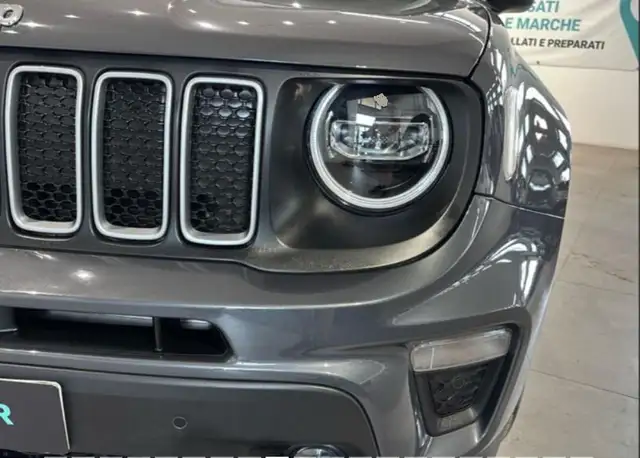 Jeep Renegade view 9