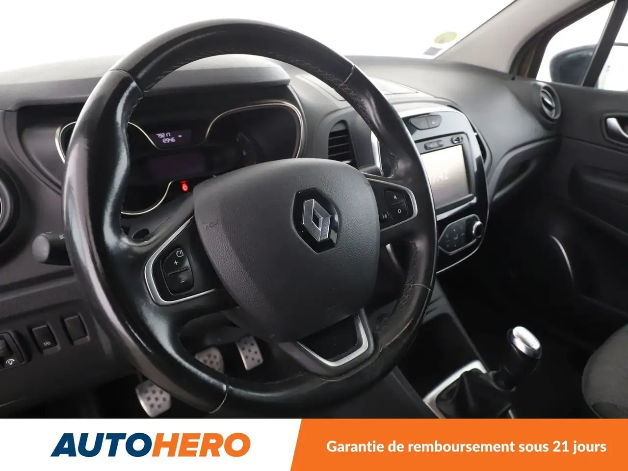 Renault Captur — photo 11