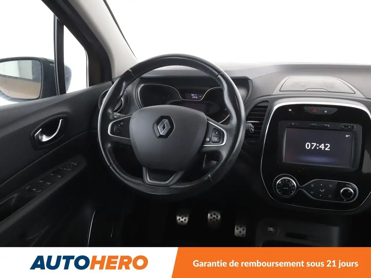 Renault Captur — photo 13