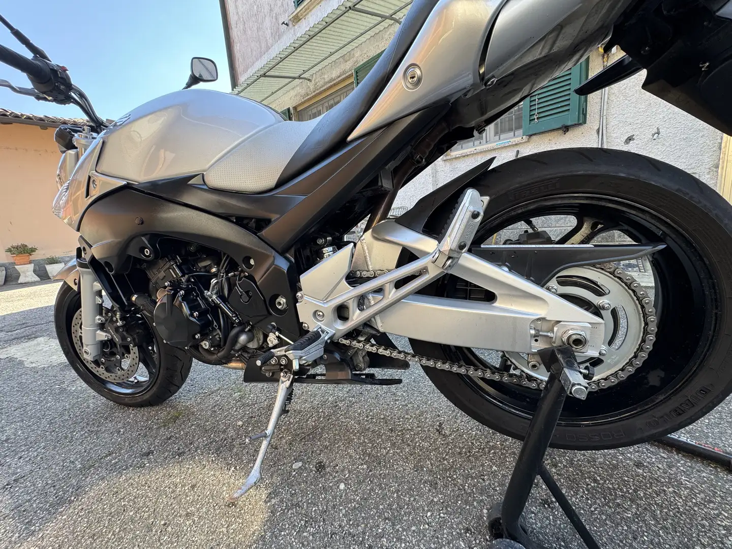 Suzuki GSR 600 Gri - 2