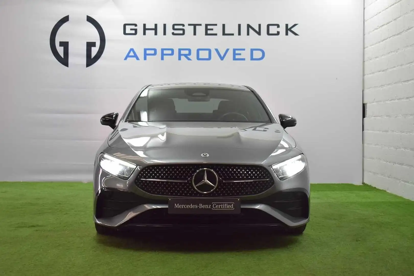 Mercedes-Benz A 180 Limousine Grijs - 2