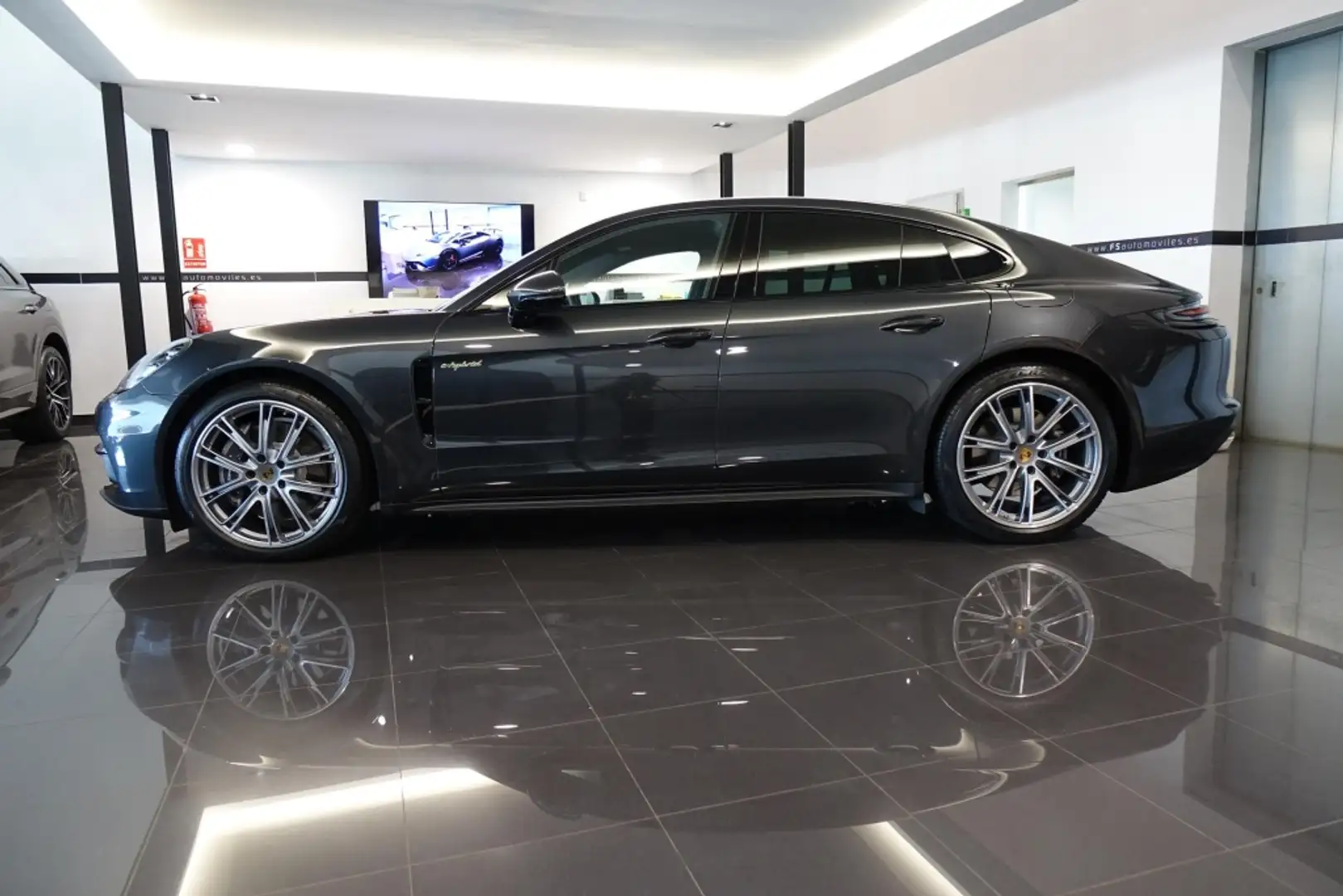Porsche Panamera 4 e-Hybrid Gris - 2