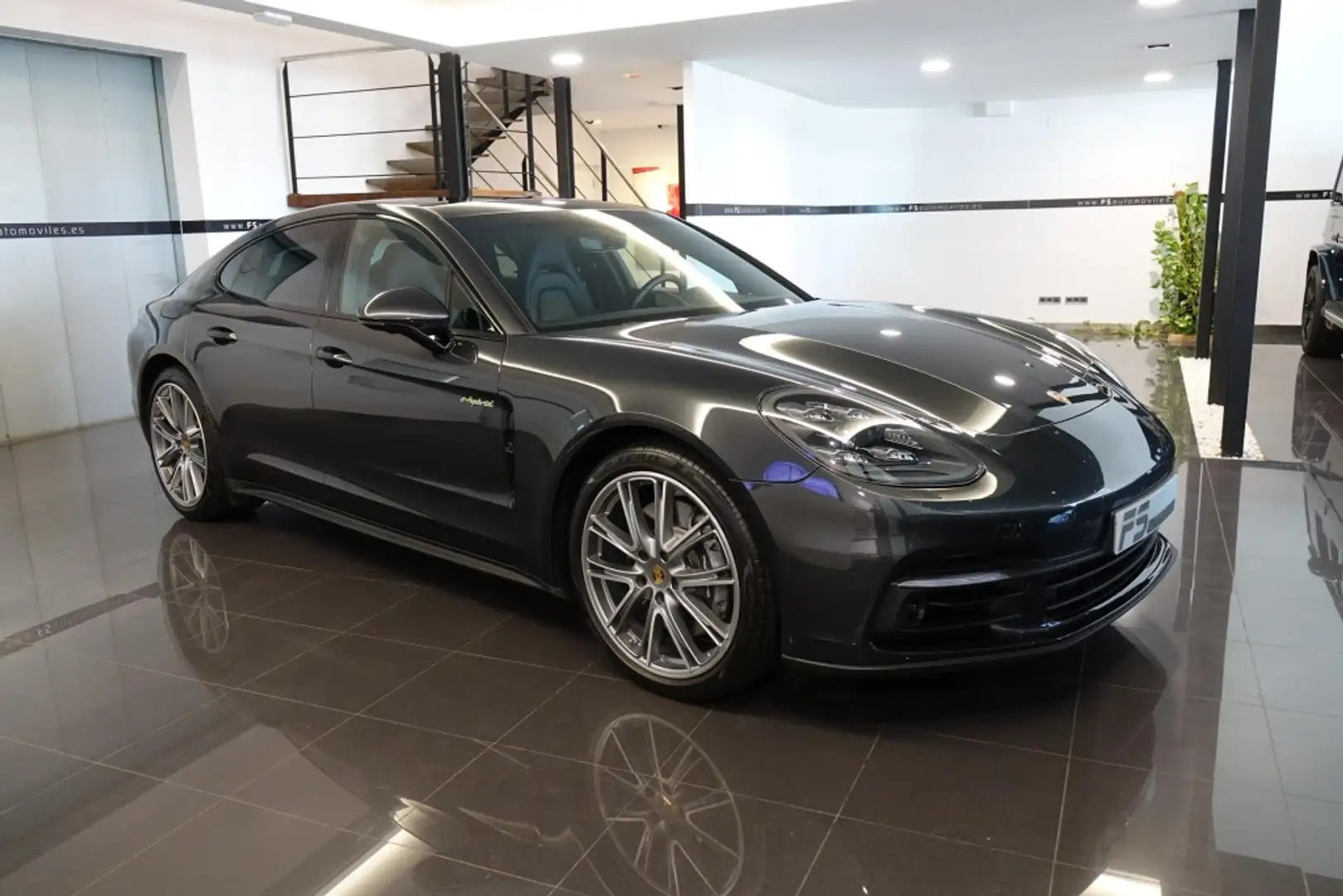 Porsche Panamera 4 e-Hybrid Gris - 1