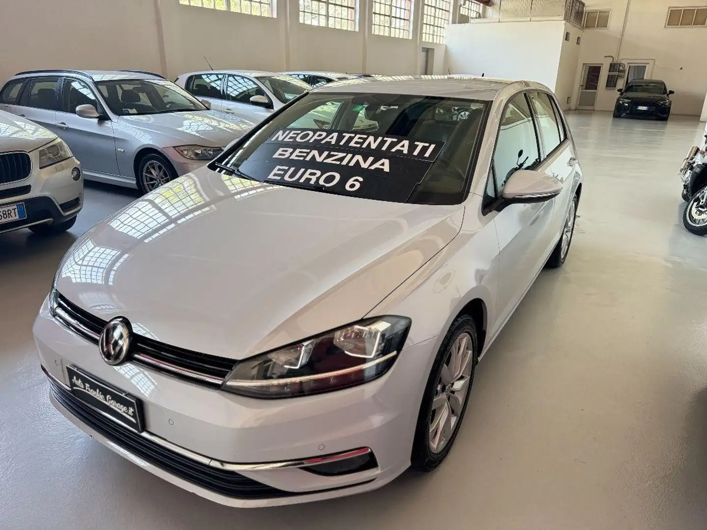 Volkswagen Golf 1.0 TSI 110CV 5p. Business BMT Bianco - 1