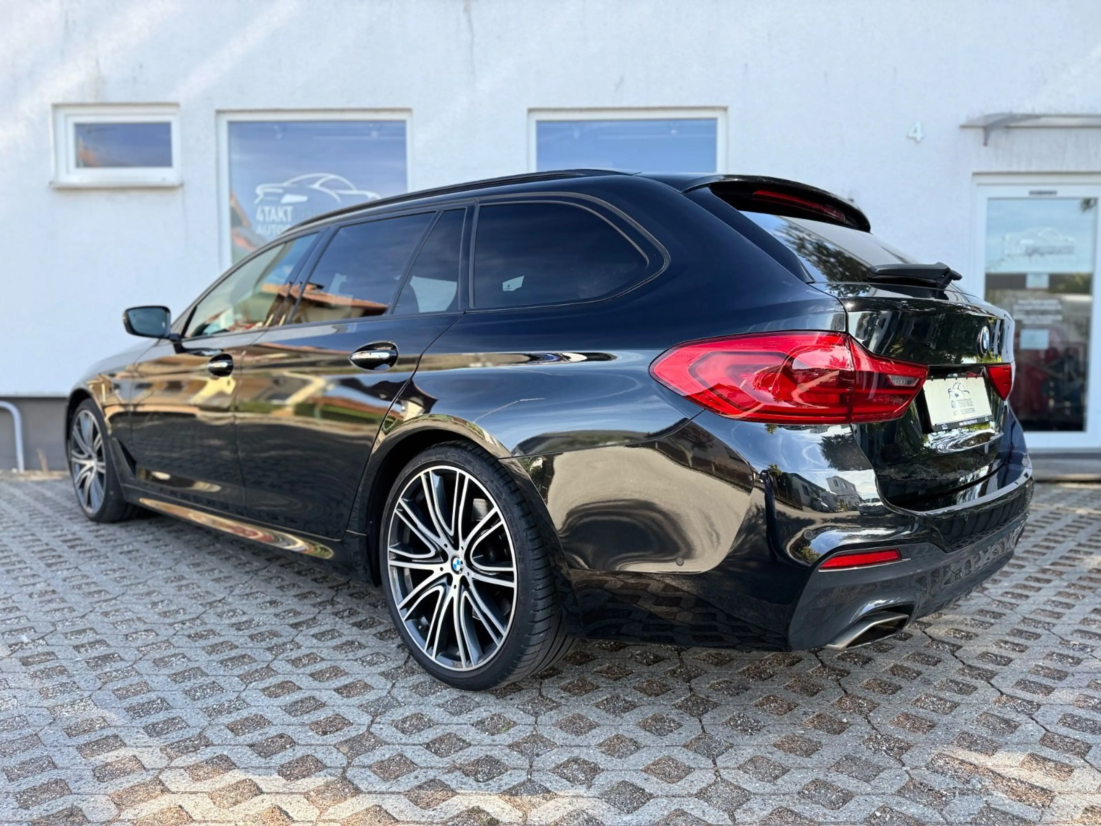 BMW 540 i xDrive Touring M-Paket HUD MID PANO AHK 20" — photo 9
