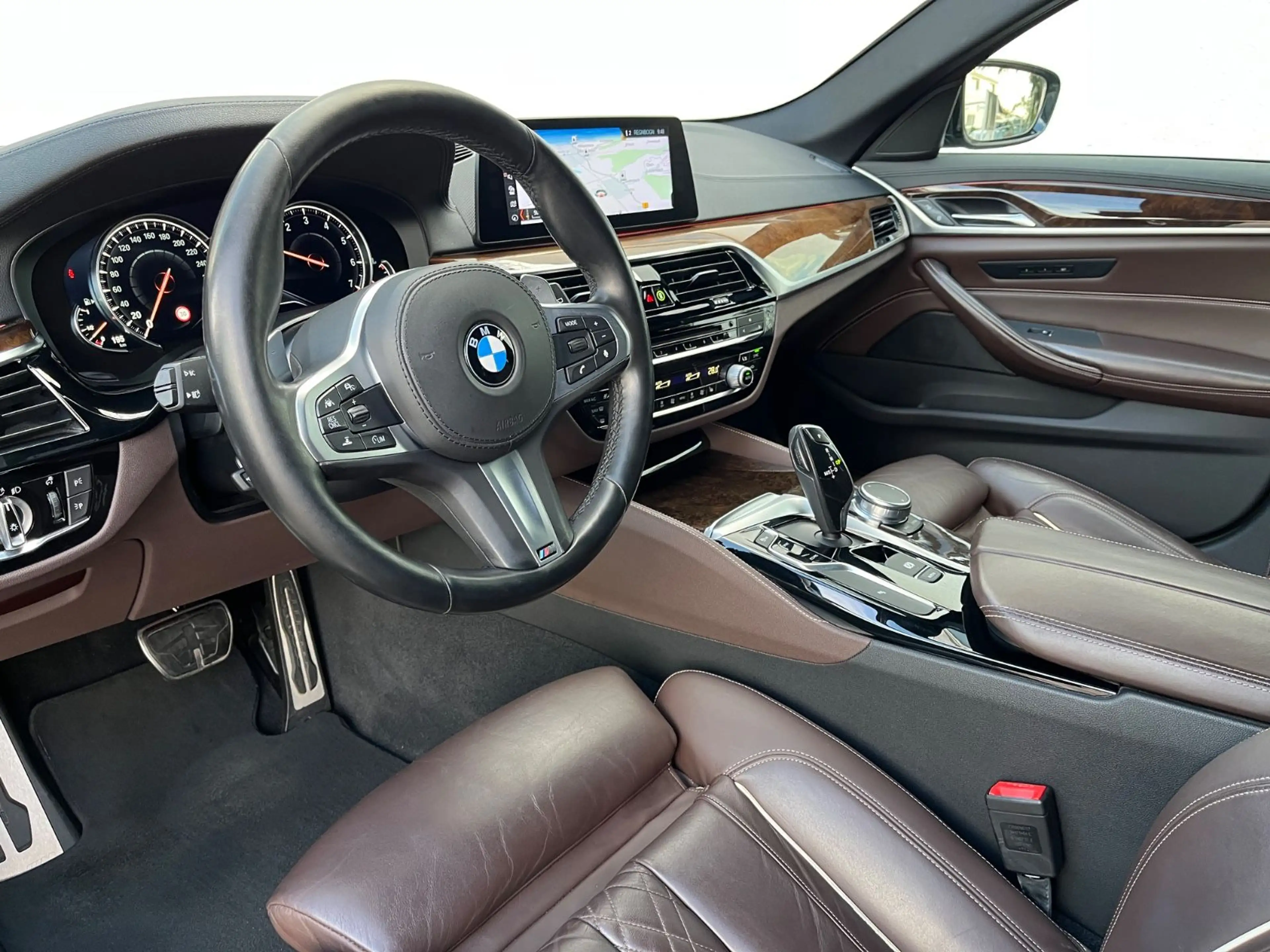 BMW 540 i xDrive Touring M-Paket HUD MID PANO AHK 20" — photo 12