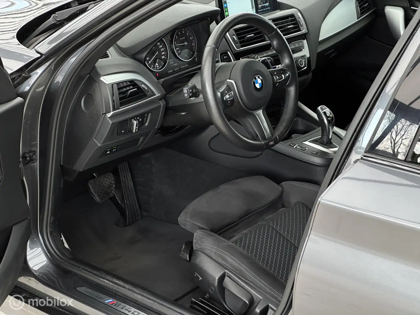 BMW 140 1-serie M140i High Executive NIEUWSTAAT/CARPLAY/AD Gris - 2