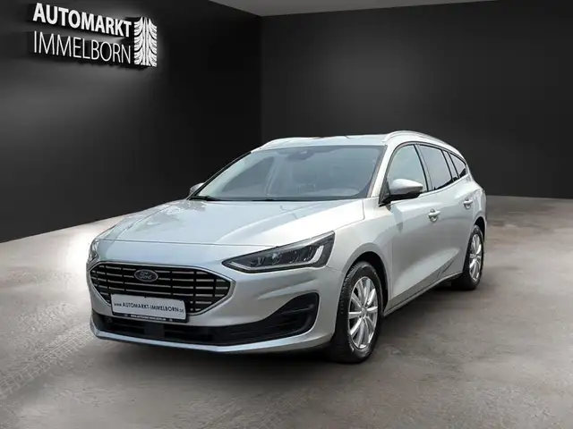 Ford Focus view 3