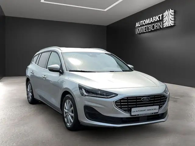 Ford Focus view 2