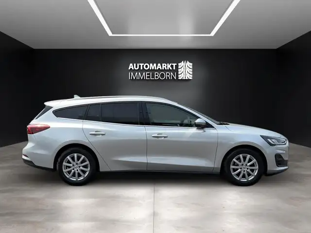 Ford Focus view 11