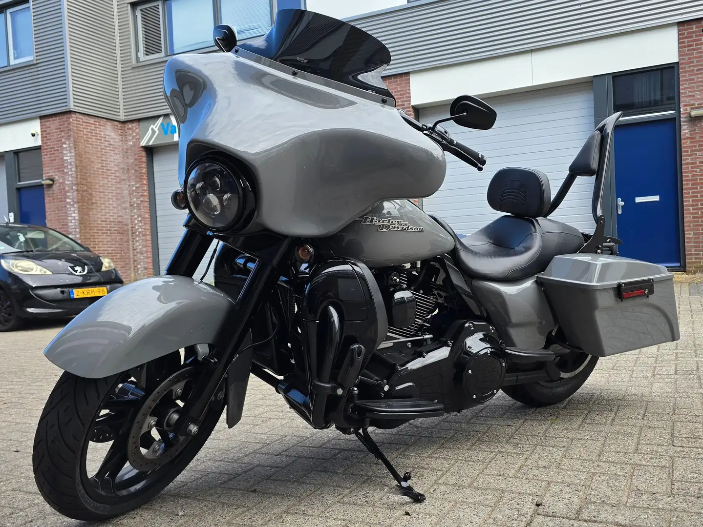 Harley-Davidson Street Glide FLHX Šedá - 1