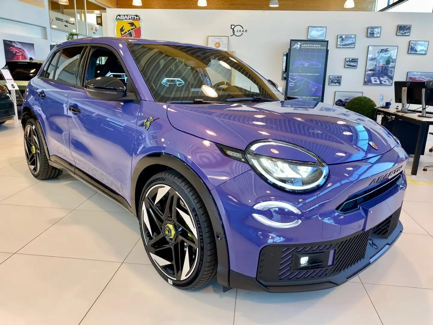 Abarth 600 207 kW Scorpionissima Violet - 2