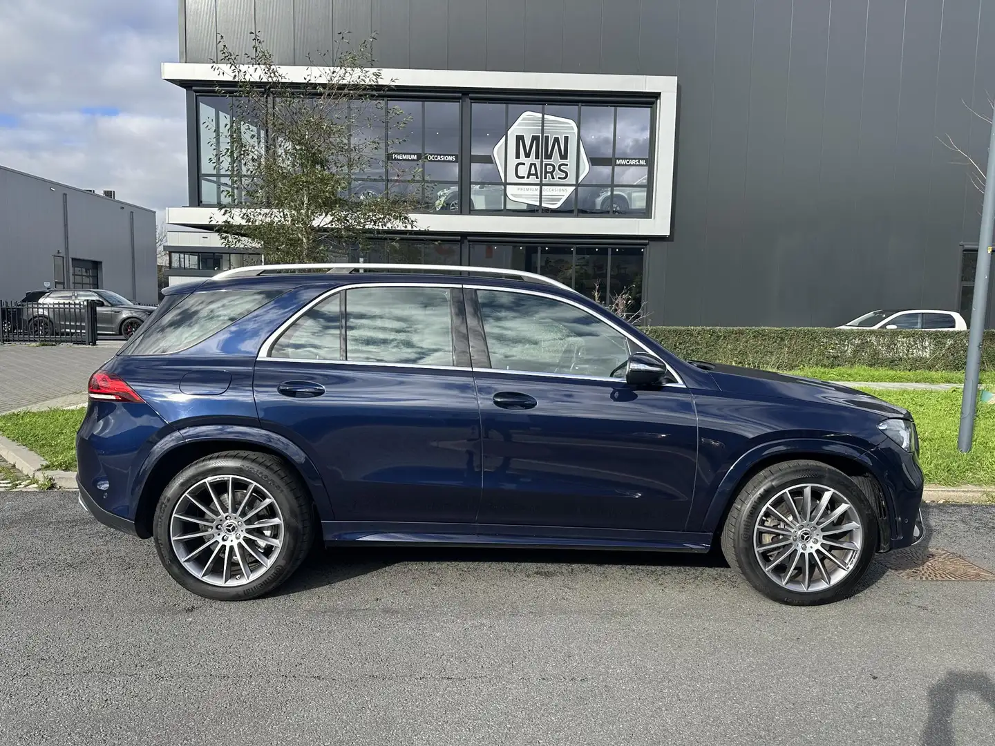 Mercedes-Benz GLE 350 e 4MATIC AMG Blauw - 2